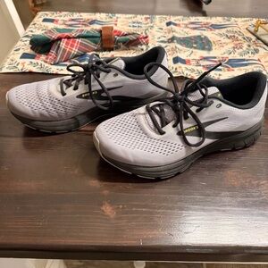 Brooks Men's Athletic Shoes in Gray and Black